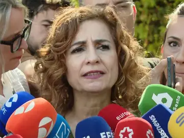 María Jesús Montero atendiendo a los medios María Jesús Montero atendiendo a los medios