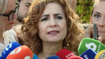 María Jesús Montero atendiendo a los medios