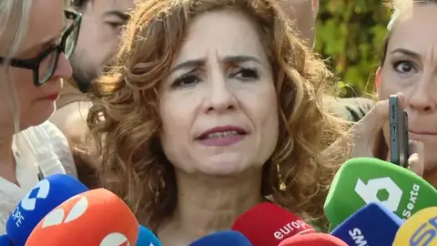 María Jesús Montero atendiendo a los medios María Jesús Montero atendiendo a los medios