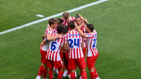 Barrios celebra con sus compañeros su gol en el Mundial de Clubes Barrios celebra con sus compañeros su gol en el Mundial de Clubes