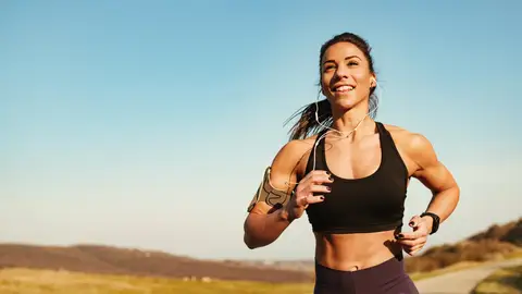 ¿Correr con más ropa hace quemar más grasa? ¿Es bueno hidratarse antes de salir? Mitos y verdades sobre el running ¿Correr con más ropa hace quemar más grasa? ¿Es bueno hidratarse antes de salir? Mitos y verdades sobre el running