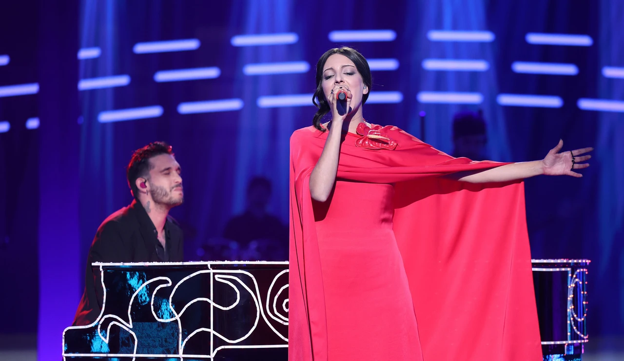 Ana Guerra crea magia con ‘Amores extraños’ de Laura Pausini con Víctor Elías al piano