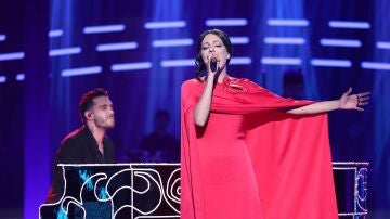 Ana Guerra crea magia con ‘Amores extraños’ de Laura Pausini con Víctor Elías al piano