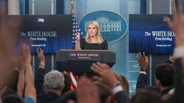 La secretaria de prensa de la Casa Blanca, Karoline Leavitt, ofrece una conferencia de prensa en la Casa Blanca