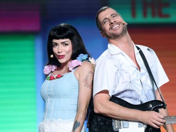 Carisma y ritmo latino: Manu Baqueiro y Carol Rovira derrochan química imitando a Juanes y Mon Laferte con 'Amárrame' 