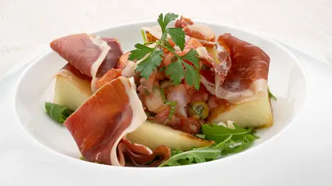 Ensalada de melón asado con jamón y tomate concassé, la reinvención de Joseba Arguiñano para el verano Ensalada de melón asado con jamón y tomate concassé, la reinvención de Joseba Arguiñano para el verano
