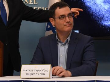 El director General del Ministerio de Salud de Israel, Moshe Bar Siman-Tov