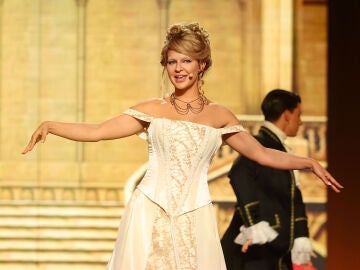 Laura Escanes nos traslada a un cuento de hadas con ‘Love Story’ de Taylor Swift