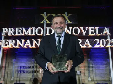 El escritor Sergio Vila-Sanjuán, galardonado con el Premio de Novela Fernando Lara por su obra 'Misterio en el Barrio Gótico' El escritor Sergio Vila-Sanjuán, galardonado con el Premio de Novela Fernando Lara por su obra 'Misterio en el Barrio Gótico'