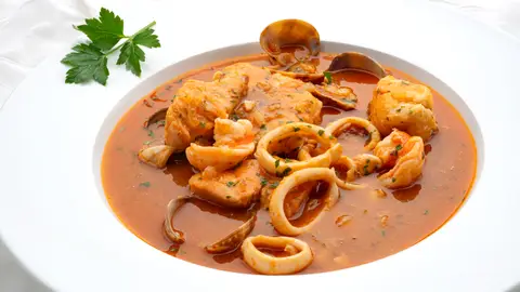 Caldereta de pescado y marisco, el plato marinero de Karlos Arquiñano que entra por los ojos Caldereta de pescado y marisco, el plato marinero de Karlos Arquiñano que entra por los ojos