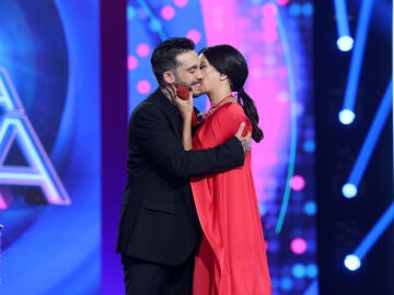 “Mirarte es tener seguridad”: la romántica declaración de Ana Guerra a Víctor Elías tras acompañarla al piano en su actuación