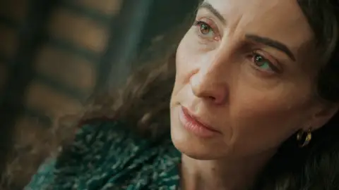 El nuevo delirio de Esme con Kazim: se imagina matándolo con sus propias manos El nuevo delirio de Esme con Kazim: se imagina matándolo con sus propias manos