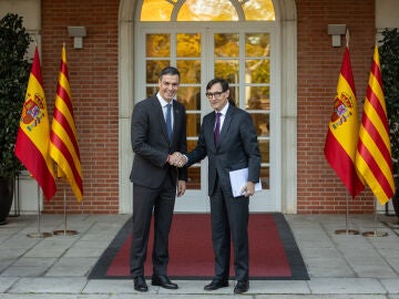 El presidente del Gobierno, Pedro Sánchez, se reúne con el presidente de la Generalitat de Catalunya, Salvador Illa, en el Palacio de La Moncloa, a 22 de noviembre de 2024,