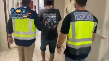 Detenido un hombre por apuñalar y dejar inconsciente a otro en plena calle en Lanzarote