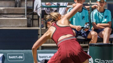 Paula Badosa, enrabietada tras retirarse en Berlín