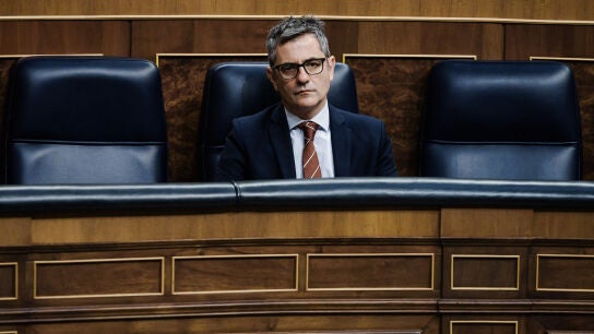El ministro de Presidencia, F&eacute;lix Bola&ntilde;os, durante la celebraci&oacute;n en el Congreso de los Diputados de una sesi&oacute;n plenaria, a 19 de junio de 2025, en Madrid (Espa&ntilde;a). El Congreso de los Diputados debate hoy la reforma para disolver asociaciones franquistas que el PP recort&oacute; en el Senado y que regresa hoy al Congreso para su aprobaci&oacute;n definitiva. En concreto, se propone incluir en la ley vigente una disposici&oacute;n adicional en la citada norma para incluir como causa de disoluci&oacute;n "la realizaci&oacute;n d...