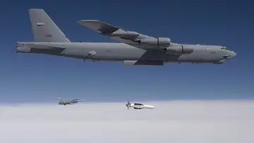 Más detalles B-52 lanzando un MOP durante las pruebas, 2009. Más detalles B-52 lanzando un MOP durante las pruebas, 2009.
