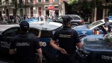 Policía Nacional frente a la sede del PSOE en Ferraz
