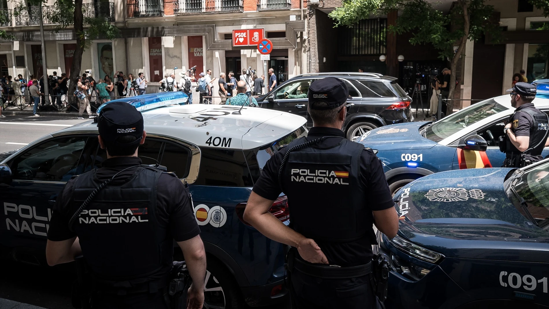 Policía Nacional frente a la sede del PSOE en Ferraz Policía Nacional frente a la sede del PSOE en Ferraz