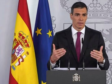 Captura de video de la declaración institucional del presidente del Gobierno, Pedro Sánchez, este domingo en el Complejo de La Moncloa