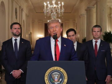 Trump dando un discurso a la nación en la Casa Blanca