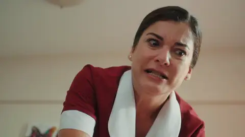 “¿Vas a ser una prostituta?”: Sultan le pega a su hija tras descubrir que sigue viéndose con Orhan