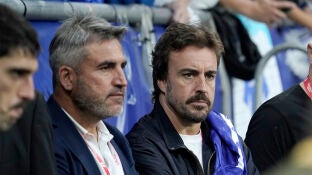 Fernando Alonso en el Carlos Tartiere viendo el Oviedo-Mirand&eacute;s