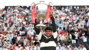 Alcaraz levanta su segundo trofeo en Queen's Alcaraz levanta su segundo trofeo en Queen's