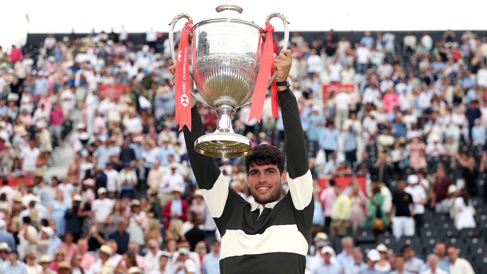 Alcaraz levanta su segundo trofeo en Queen's Alcaraz levanta su segundo trofeo en Queen's