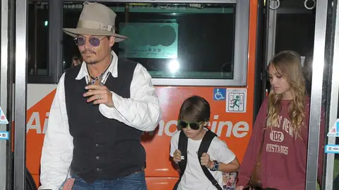 Johnny Depp con sus hijos Lily-Rose y Jack Depp Johnny Depp con sus hijos Lily-Rose y Jack Depp
