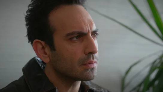 Una conversación con Tolga desarma a Evren, ¿está usando a Bahar para sanar sus propias heridas? Una conversación con Tolga desarma a Evren, ¿está usando a Bahar para sanar sus propias heridas?