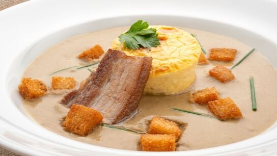 Sopa de lentejas con flan cremoso de queso