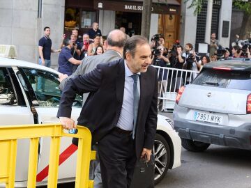 El exministro de Transportes José Luis Ábalos a su llegada al Tribunal Supremo
