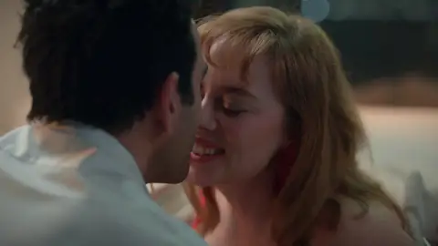 Bahar y Evren no consiguen consumar su amor: la tercera vez tampoco es la vencida Bahar y Evren no consiguen consumar su amor: la tercera vez tampoco es la vencida