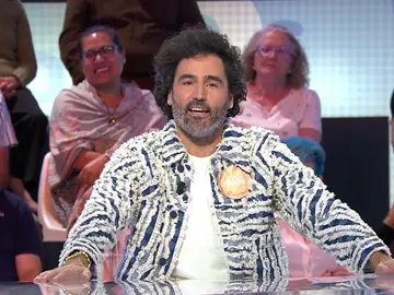 Catarata de bromas con la chaqueta de Raúl Gómez en Pasapalabra… ¡en plena ola de calor! Catarata de bromas con la chaqueta de Raúl Gómez en Pasapalabra… ¡en plena ola de calor!