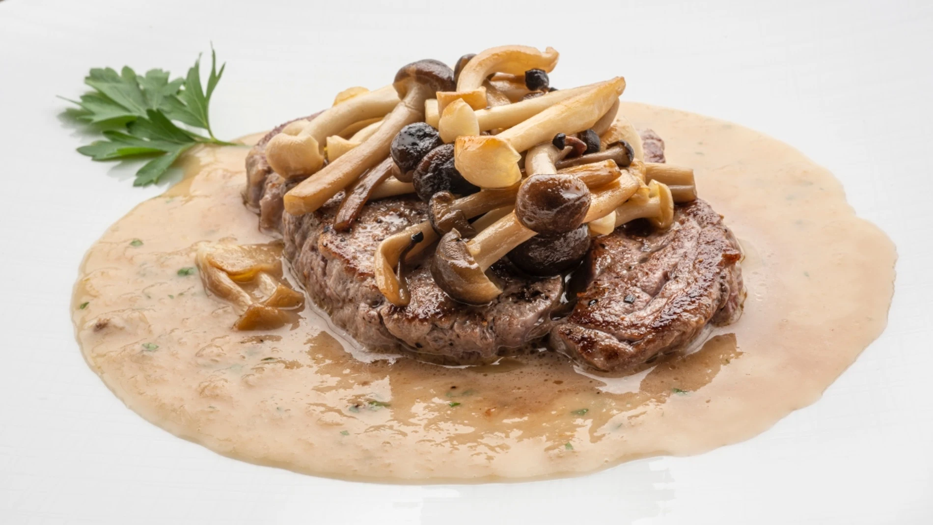 "Vaya recetón para arrancar el verano": solomillo de ternera con setas, de Karlos Arguiñano "Vaya recetón para arrancar el verano": solomillo de ternera con setas, de Karlos Arguiñano