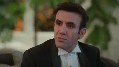 Timur se victimiza y acusa a Bahar de estar desequilibrada: esta noche, nuevo capítulo de Renacer Timur se victimiza y acusa a Bahar de estar desequilibrada: esta noche, nuevo capítulo de Renacer