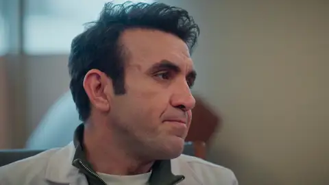Timur convence al psiquiatra de que Bahar es un peligro Timur convence al psiquiatra de que Bahar es un peligro