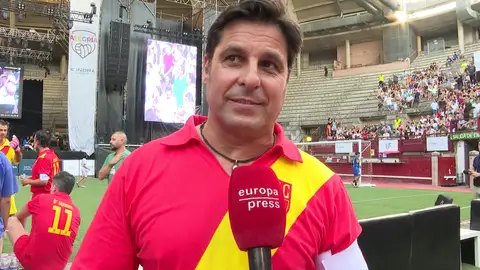 Fran Rivera haciendo declaraciones a la prensa Fran Rivera haciendo declaraciones a la prensa