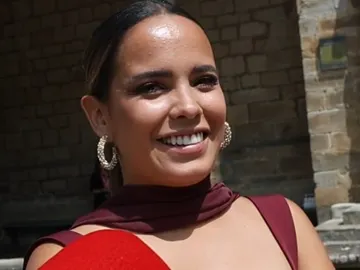 Gloria Camila en la boda de su primo, Chema Esteban Gloria Camila en la boda de su primo, Chema Esteban