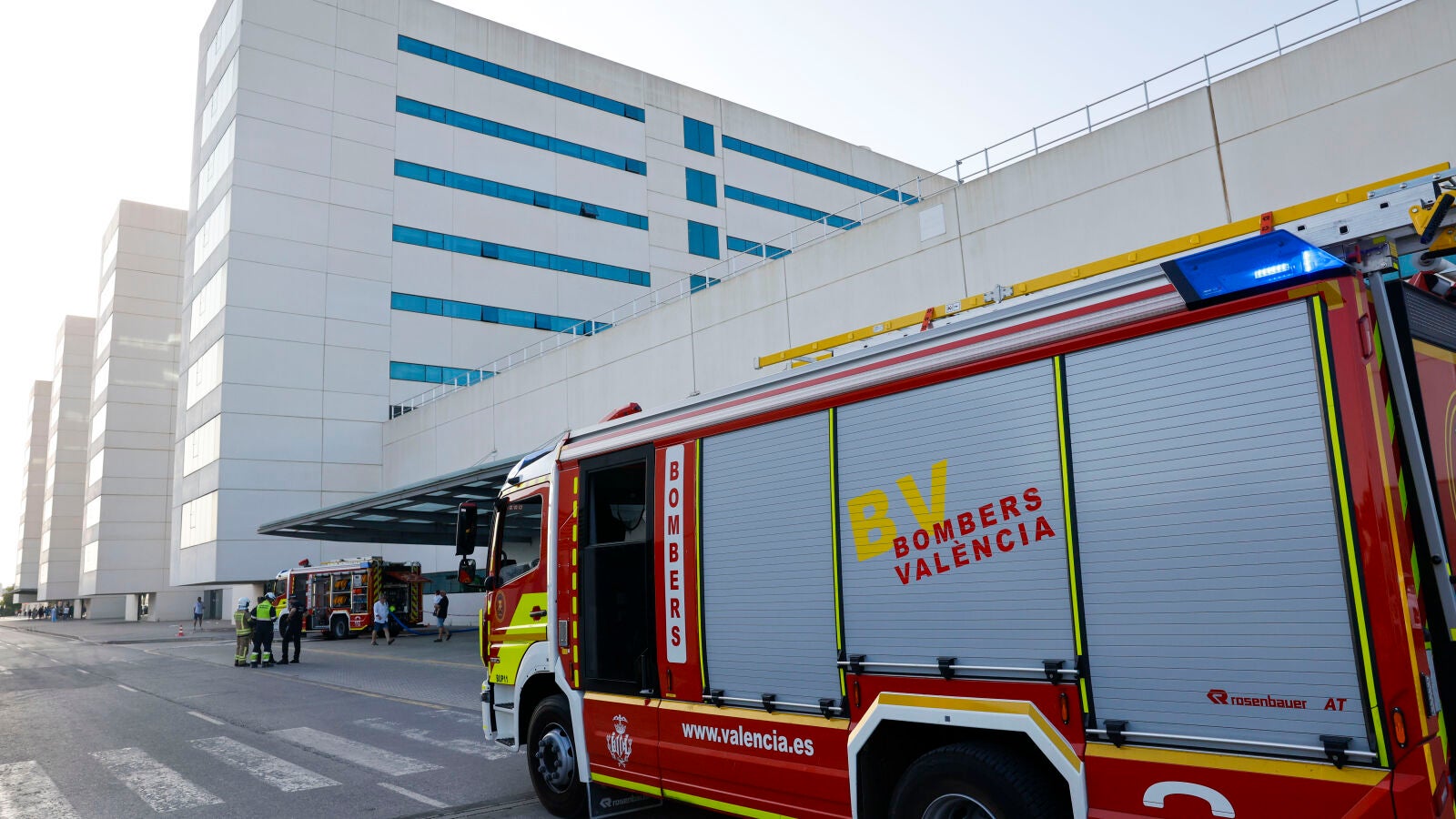 Un interno de psiquiatría, detenido por homicidio tras causar el incendio del hospital de Valencia en el que ha muerto una mujer