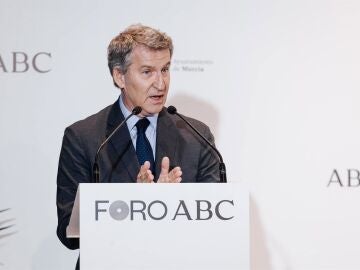 Feijóo dice que Sánchez no debería volver de La Haya como presidente tras el "desmentido" de Rutte en gasto militar