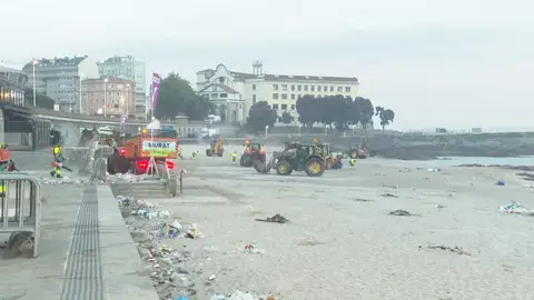 La noche meiga de San Juan en A Coruña termina tranquila La noche meiga de San Juan en A Coruña termina tranquila