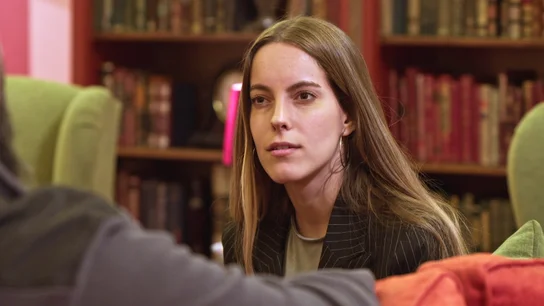 Paula intenta frenar las sospechas de Juan y Charo… ¡negando ser hija de Anuska! Paula intenta frenar las sospechas de Juan y Charo… ¡negando ser hija de Anuska!