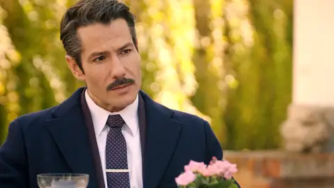 Avance del próximo capítulo de Sueños de libertad: Cobeaga invitará a su hotel a Pelayo Avance del próximo capítulo de Sueños de libertad: Cobeaga invitará a su hotel a Pelayo