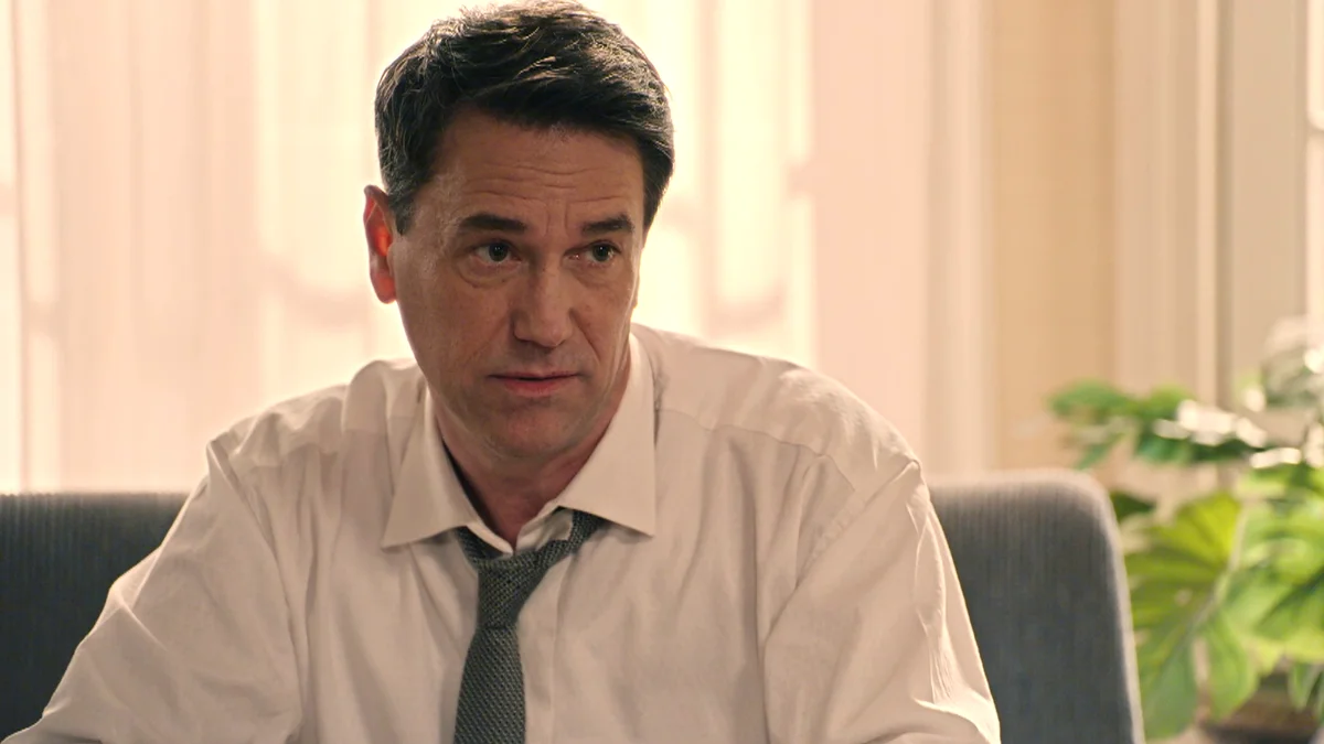 Gabriel ayuda a su tío Damián con un tema legal en la empresa