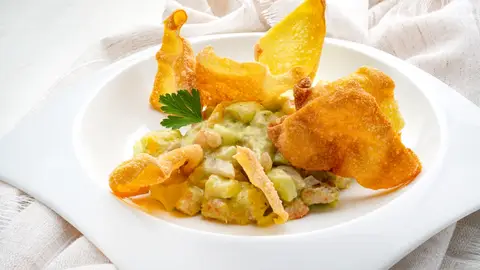 Ensaladilla de gambas crujiente: una receta facilísima, natural y refrescante de Joseba Arguiñano Ensaladilla de gambas crujiente: una receta facilísima, natural y refrescante de Joseba Arguiñano