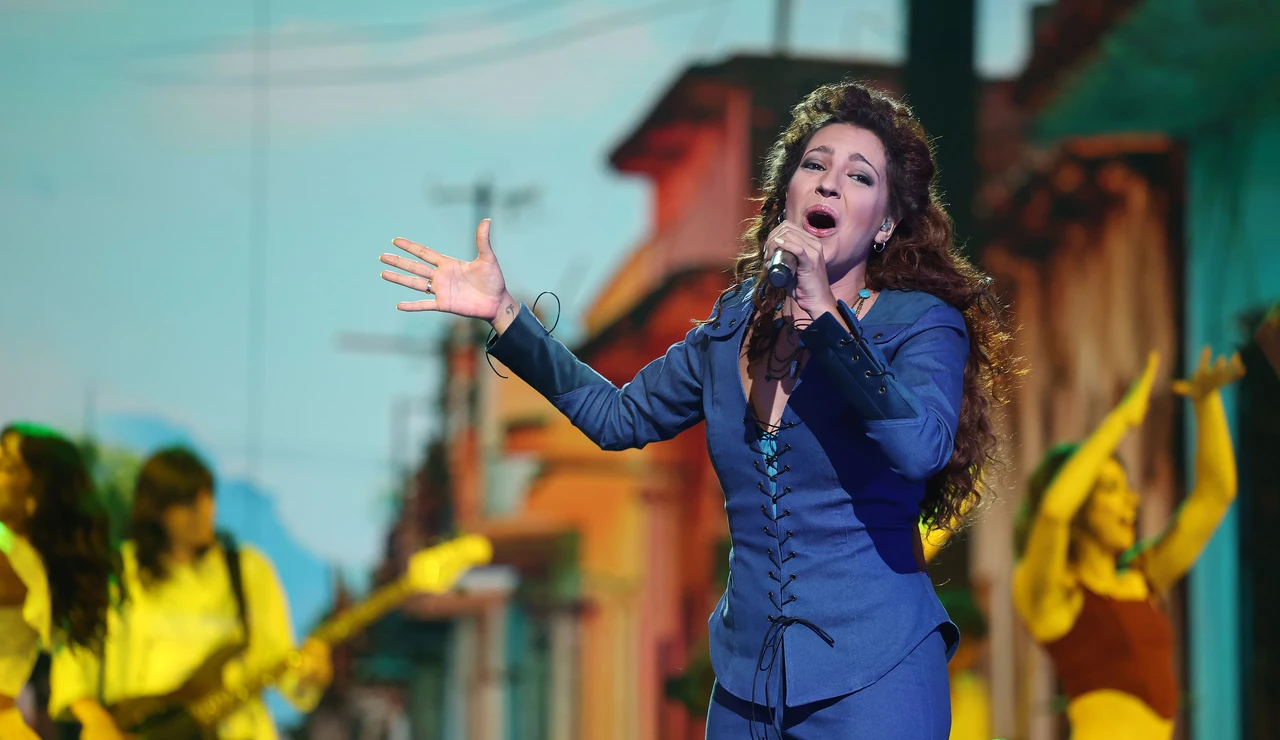 Ana Guerra prende la pista como Gloria Estefan interpretando ‘Hoy’