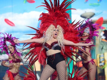 ¿Otra vez en Carnaval? Yenesi monta una fiesta en plató convertida en Niki Minaj con ‘Pound the alarm’