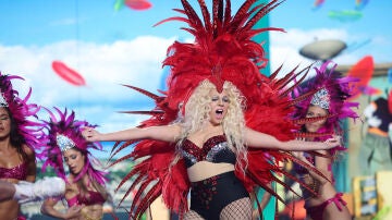 ¿Otra vez en Carnaval? Yenesi monta una fiesta en plató convertida en Niki Minaj con ‘Pound the alarm’